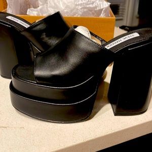 Steve Madden Cagey Black Leat heels